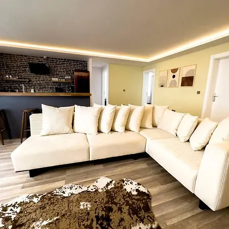 109-luxury Downtown